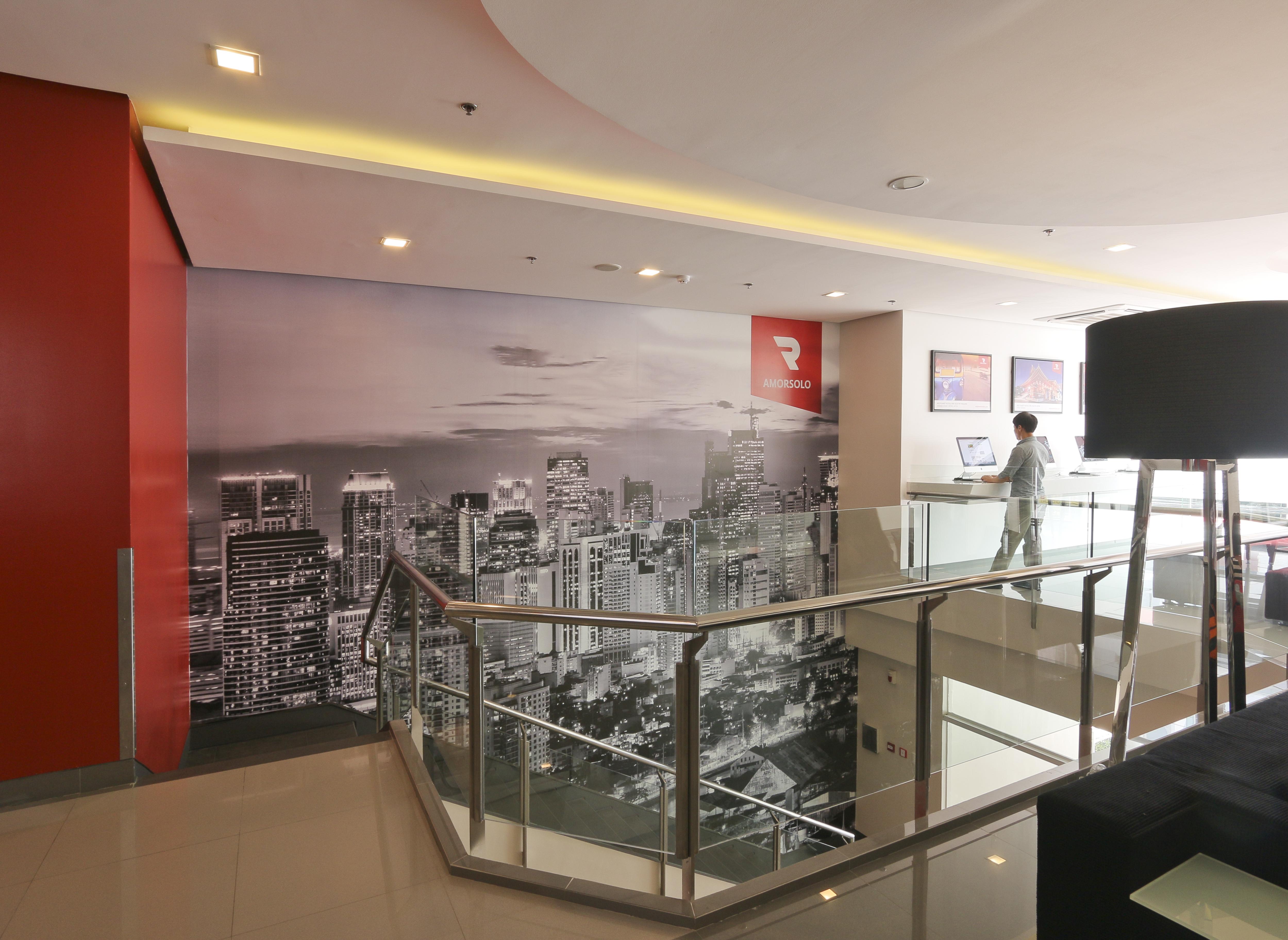 Red Planet Makati Amorsolo Макати Экстерьер фото