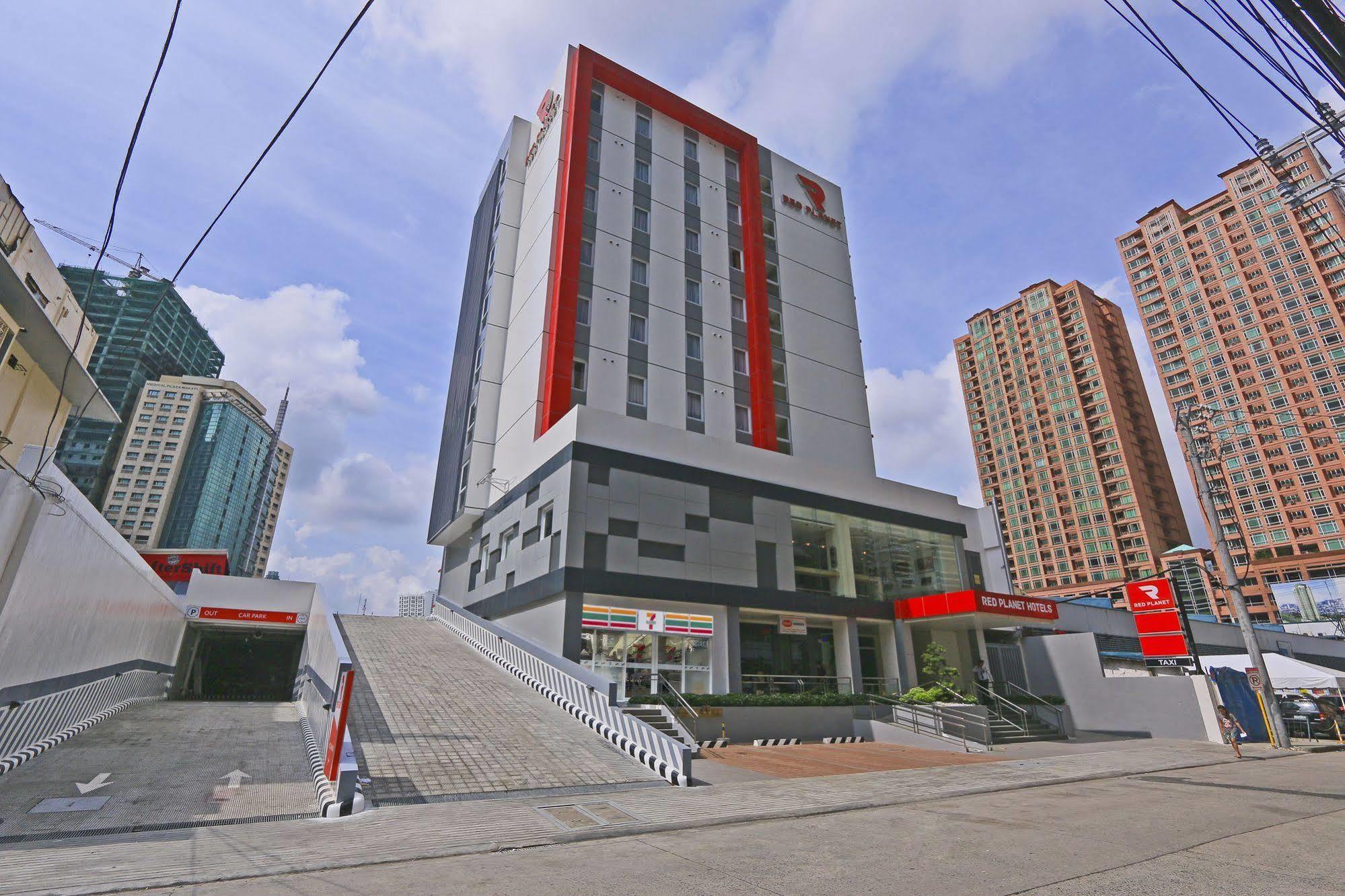 Red Planet Makati Amorsolo Макати Экстерьер фото